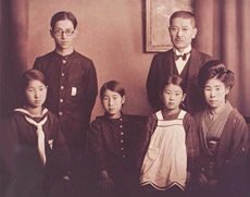 11代当主 尾藤庄蔵と家族